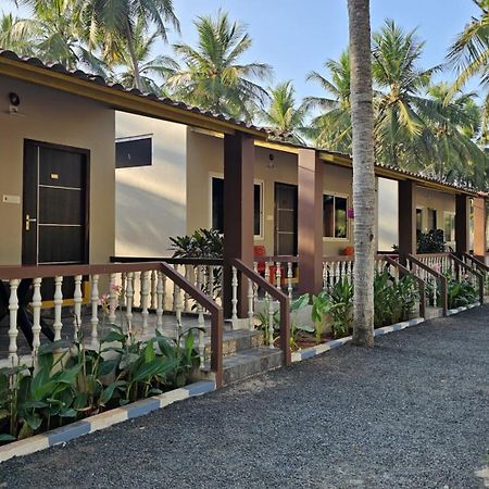 Coastline Beach Resort Perupalem Exterior foto